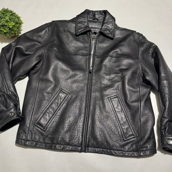 Wilson’s Black Leather Insulated Dull Zip Coat Size Medium Classic‎ Fall Winter